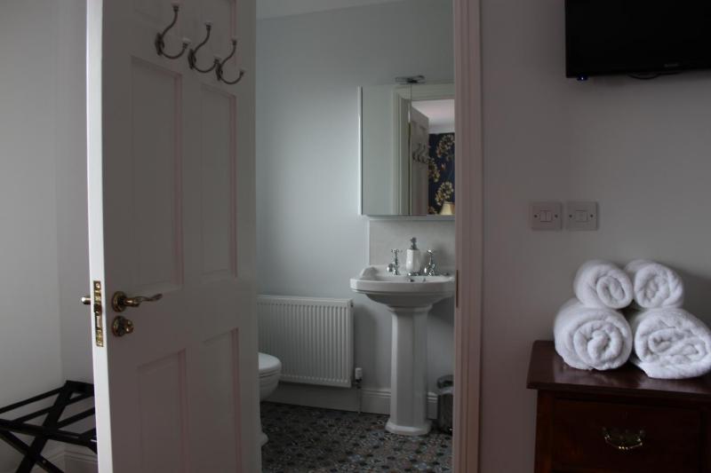 Superior King or Twin Room image 3