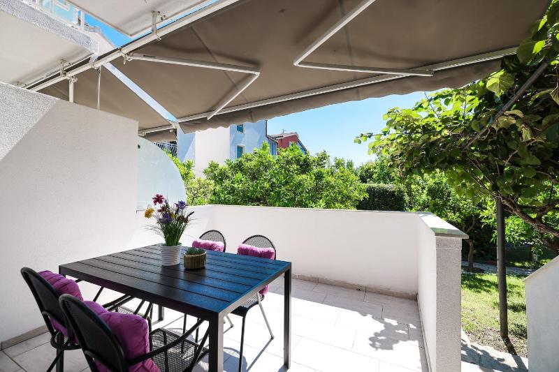 One-Bedroom Apartment with Terrace image 3
