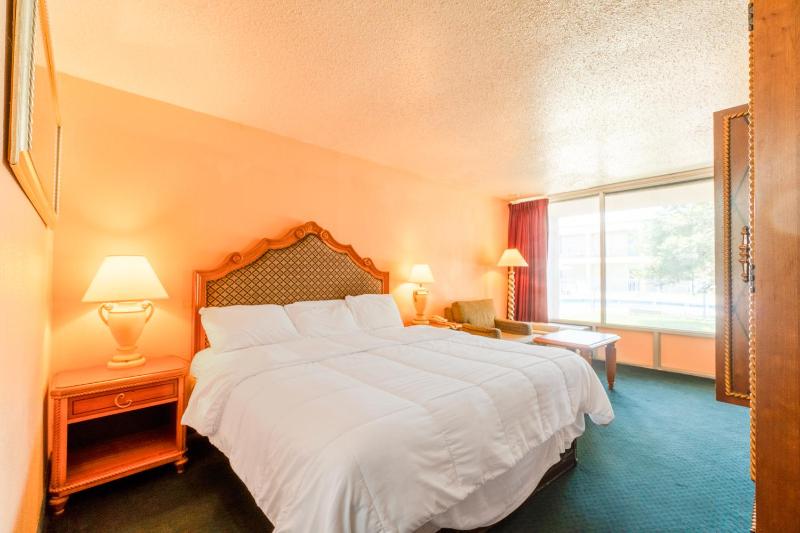 King Bed image 1