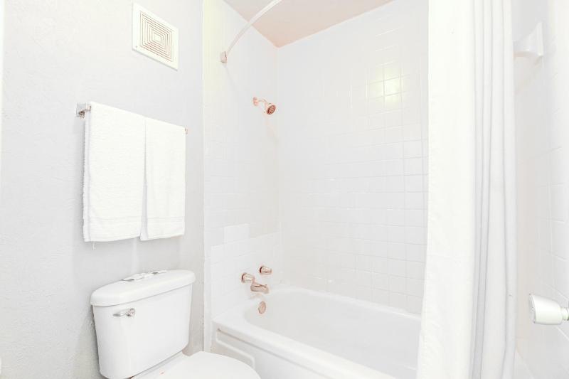 2 Full Bed image 3