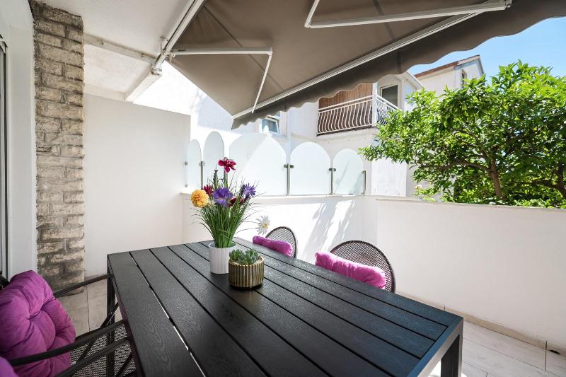One-Bedroom Apartment with Terrace image 2