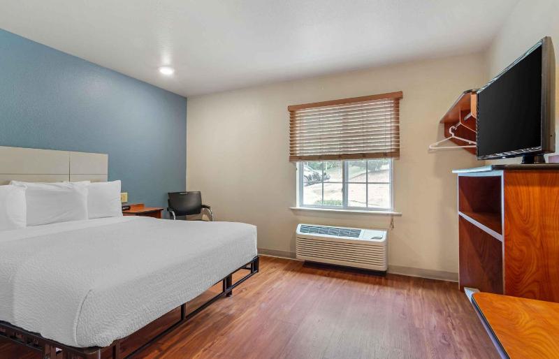 Standard Double Room - Non-Smoking image 4