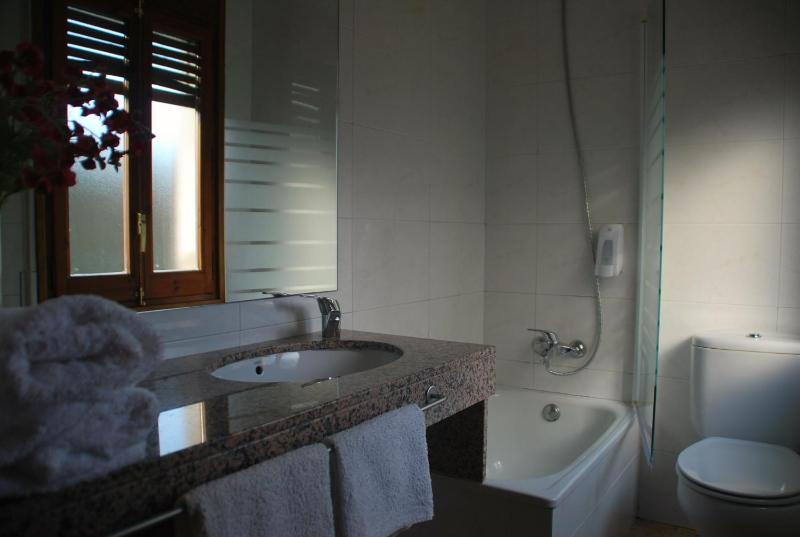 Double or Twin Room image 2