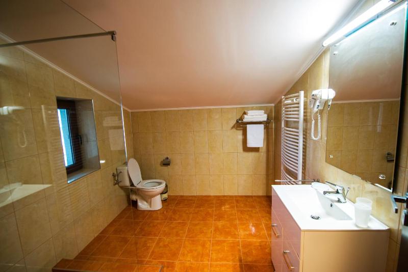 Economy Double Room image 2