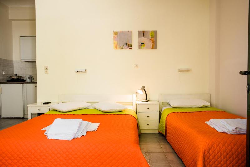 Triple Room with Balcony image 4