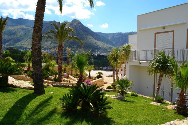 Double Room with Garden View image 4