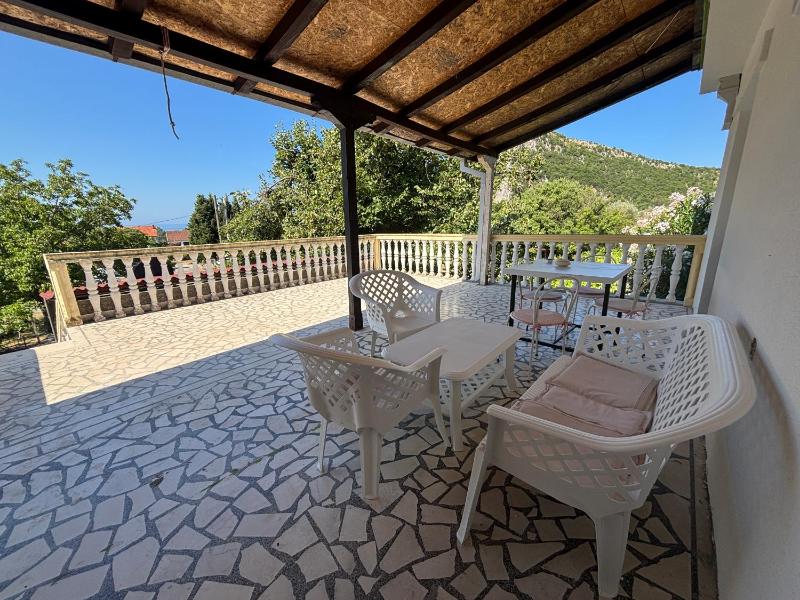 Studio Apartment with Sea View image 4