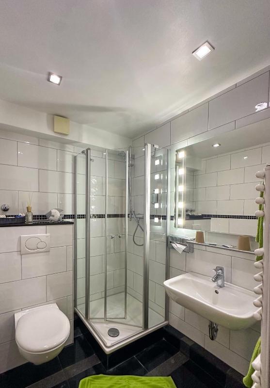 Single Room image 4
