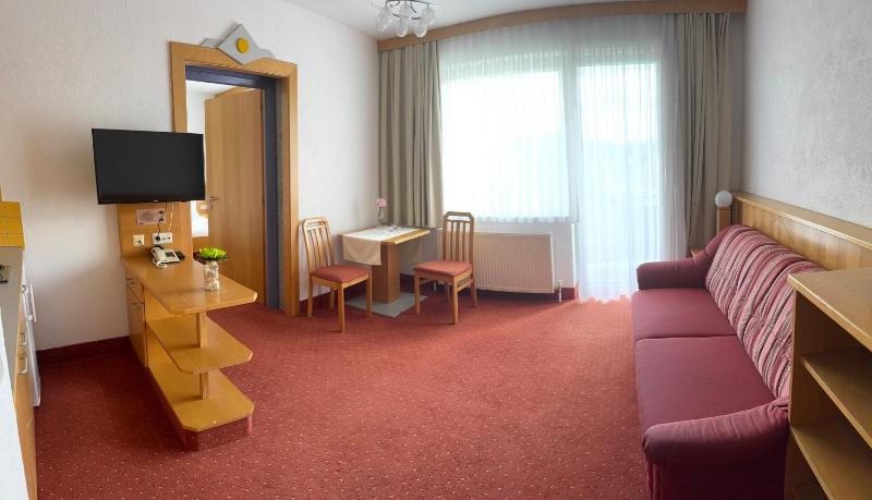 Superior One-Bedroom Apartment with Balcony and Lake View image 4