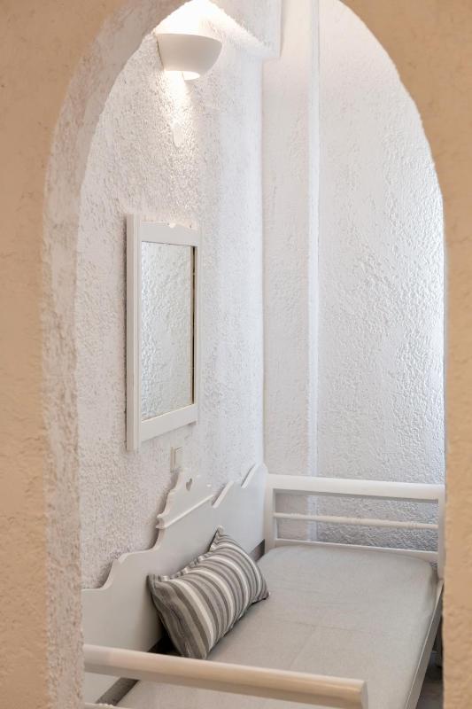 Junior Suite with Caldera View image 4