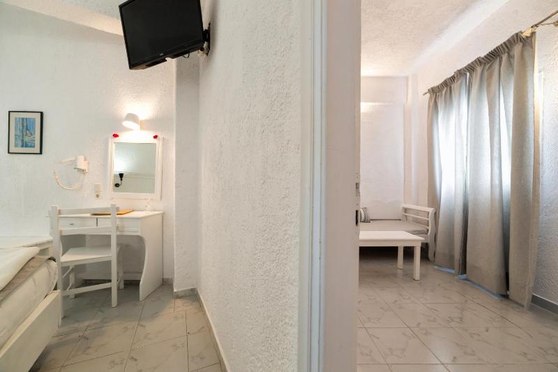 Junior Suite with Caldera View image 3