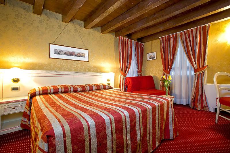 Superior Triple Room image 3