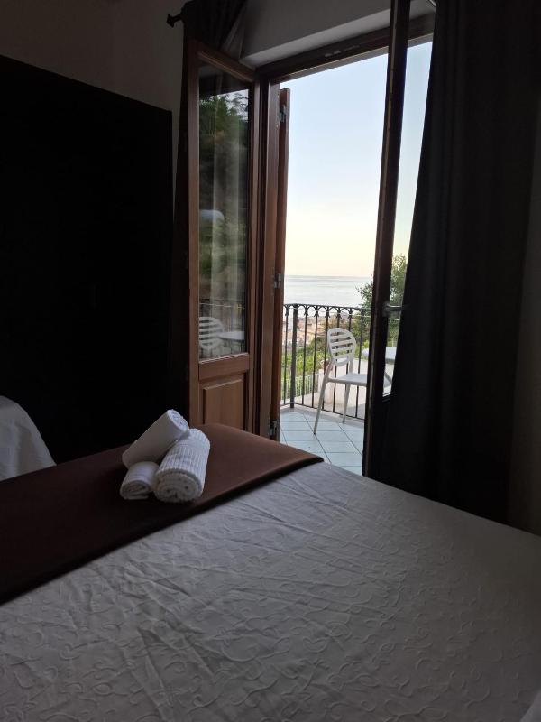 Double or Twin Room image 2
