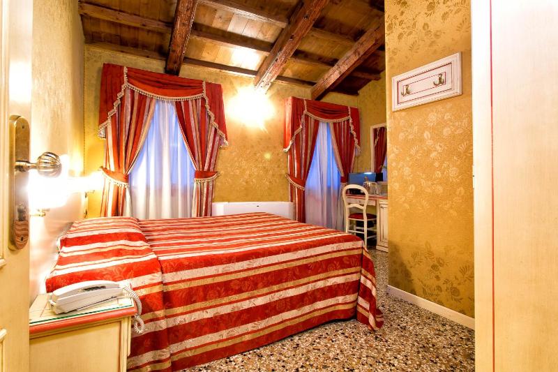 Superior Double Room image 2