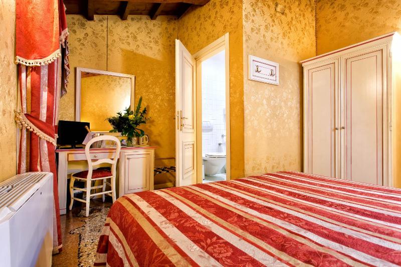 Superior Double Room image 3