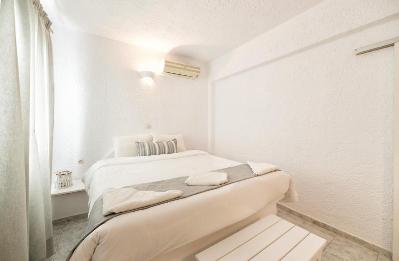 Superior Double Room with Caldera View image 4