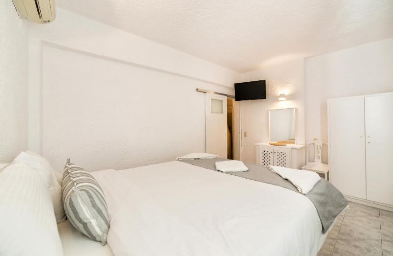 Standard Room Pool Level image 1