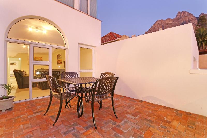 Camps Bay Beach Apartment - image 2