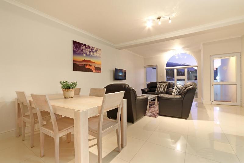Camps Bay Beach Apartment - image 12