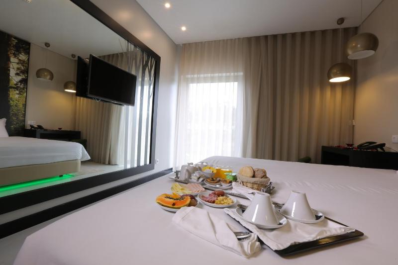 Deluxe Suite image 1