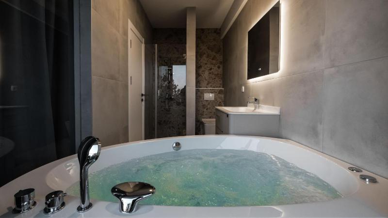 Villa Amara -Luxury Villa with Private Pool & Hot Tub - image 7