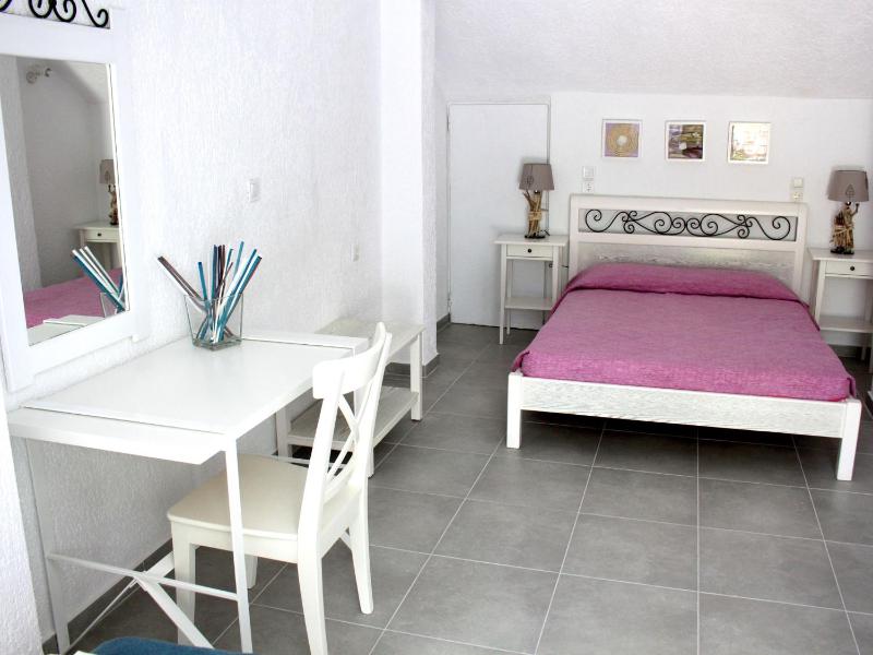 Studio (2 Adults) image 3