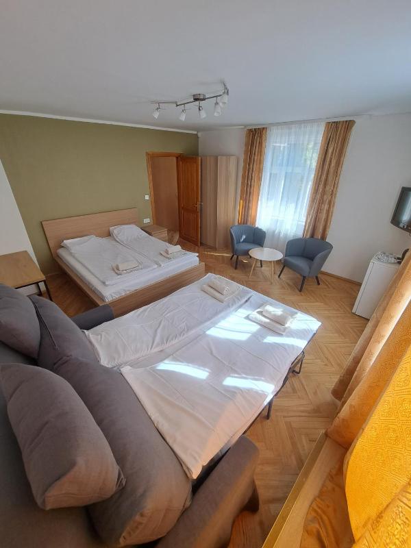 Quadruple Room with Balcony image 2