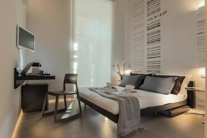 Classic Double Room image 4