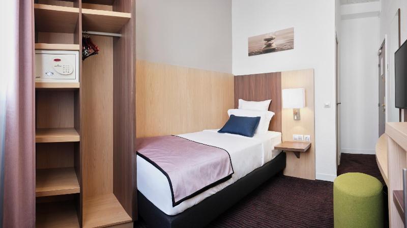 Single Room - Non-Smoking image 1