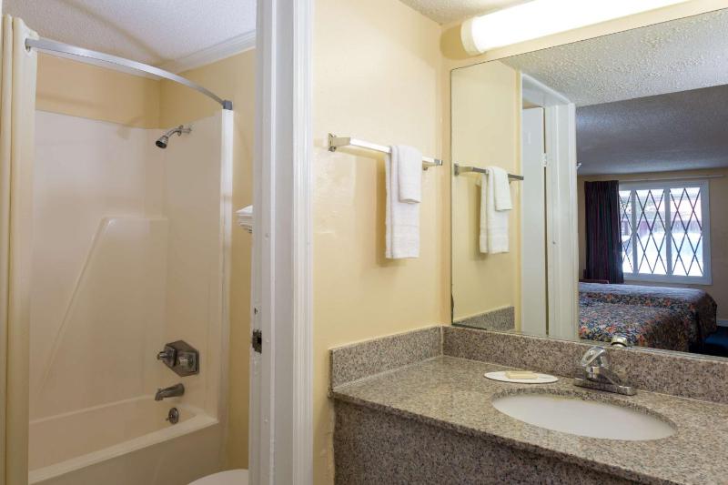 Standard Double Room image 2