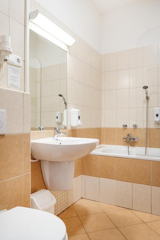 Double Room with Balcony image 2