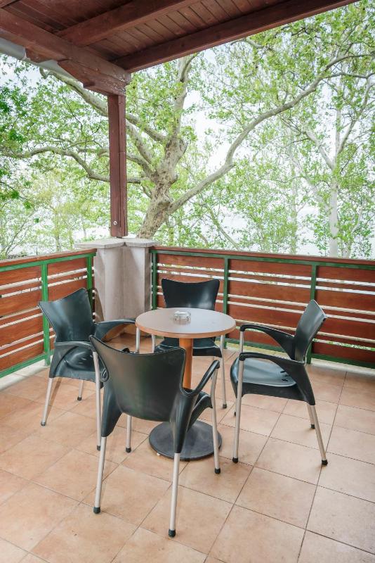 Double Room with Balcony image 3
