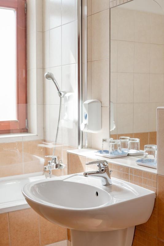 Double Room with Lake View image 3