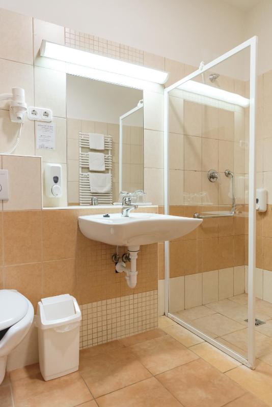 Double Room with Balcony image 2