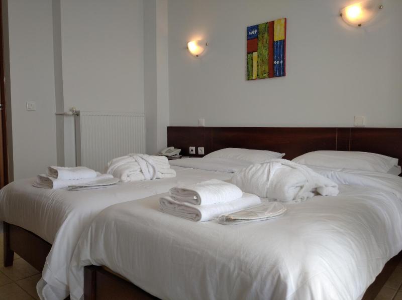 Standard Twin Room image 1