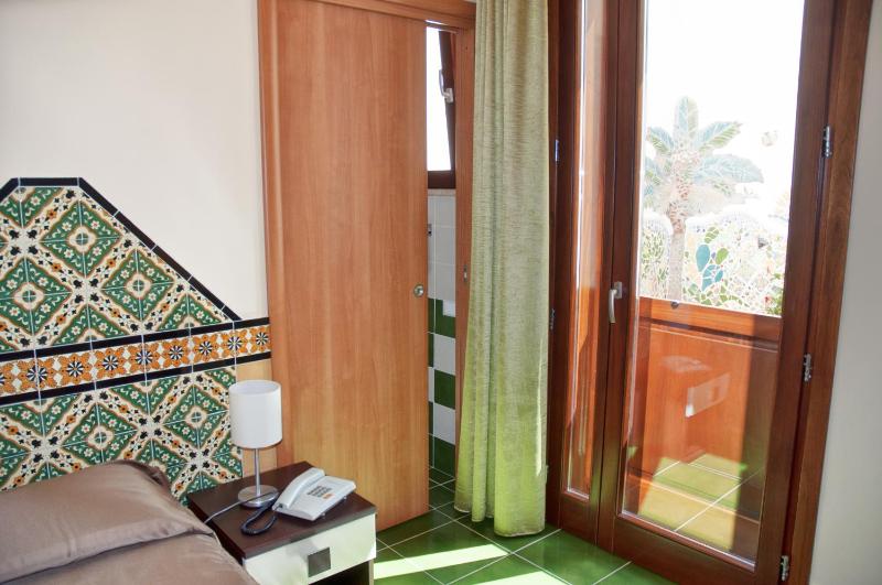 Economy Single Room image 4