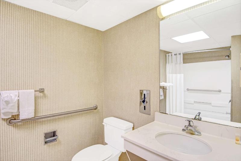 King Room - Disability Access/Non-Smoking image 3