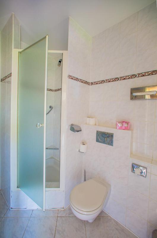 Standard Double or Twin Room with Garden View image 4