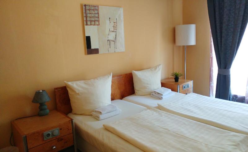 Double Room image 3
