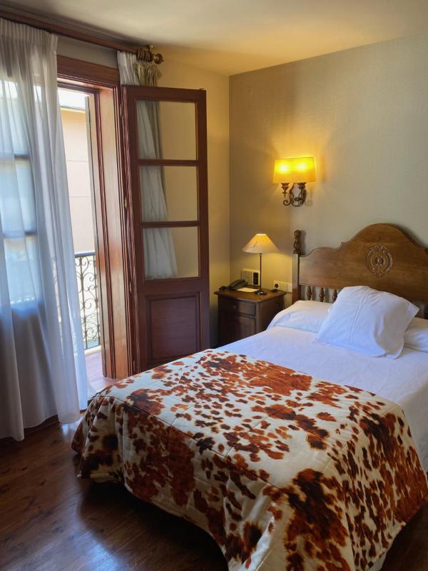 Single Room image 4