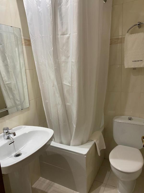 Single Room image 3