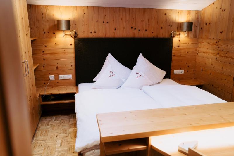 Double Room with Balcony (2 Adults + 1 Child) image 1