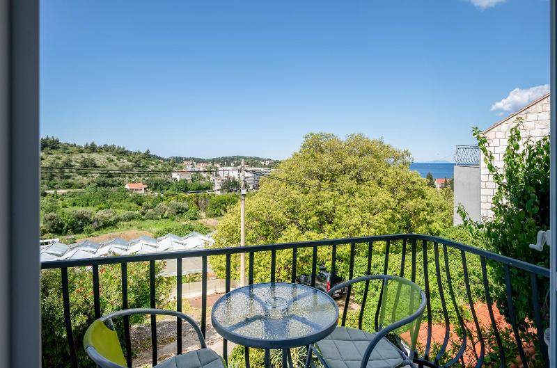 Triple Room with Balcony image 3