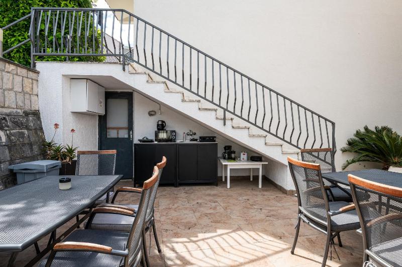 Triple Room with Balcony image 4