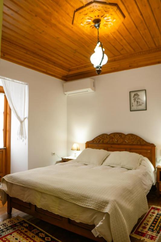 Deluxe Queen Suite image 1