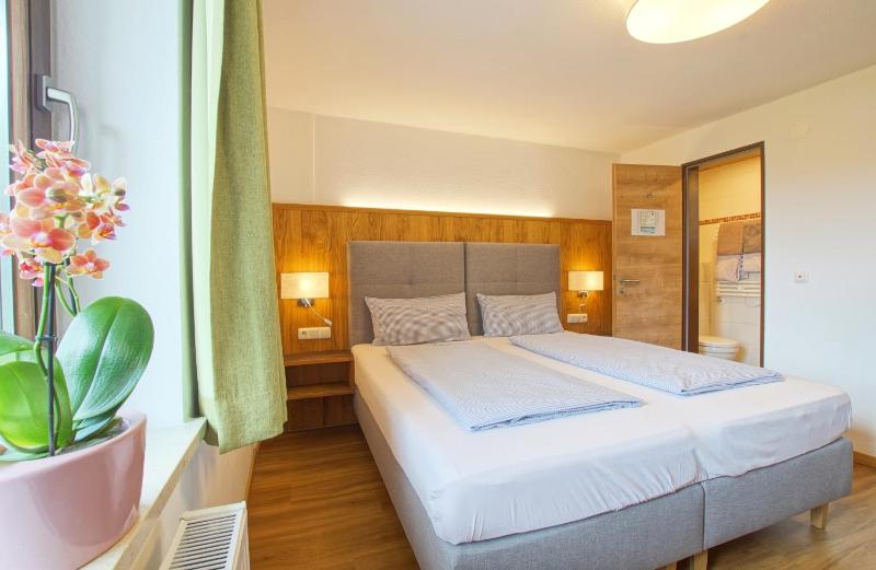 Double Room image 4