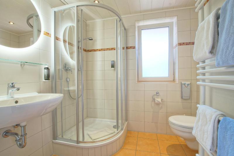 Double Room with Balcony image 2