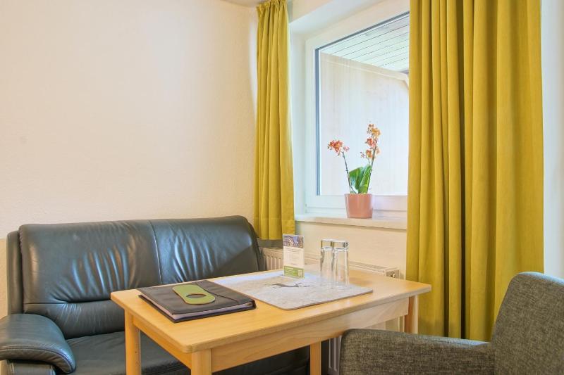 Double Room with Balcony image 3