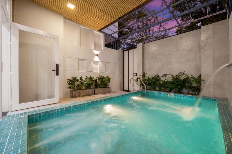 Aurora Villa | Near My Khe Beach | City Center - image 16