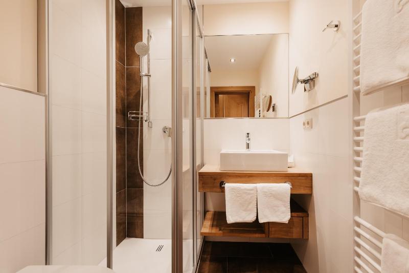 Classic Single Room with Balcony image 3